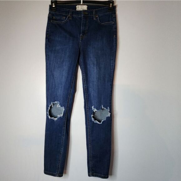 FREE PEOPLE WOMEN'S DISTRESSED HOLEY SKINNY DENIM JEANS BLUE SIZE 29R - Picture 1 of 6